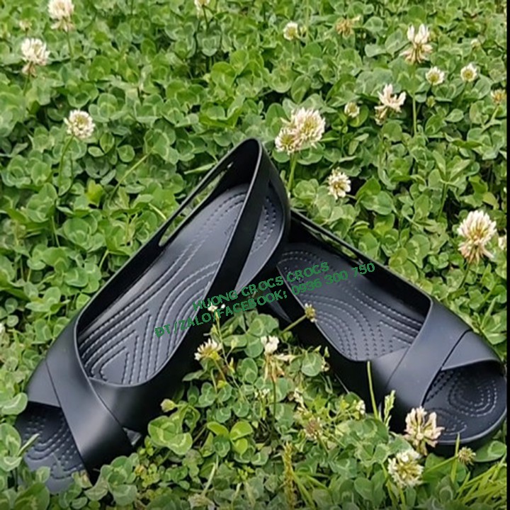 GIÀY SANDAL NHỰA C.ROC.S  SERENA FLAT CHO NỮ MÀU ĐEN