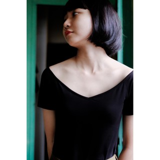 Tenratvui - Áo thun đen Little Black Tee cổ tim bẹt vai