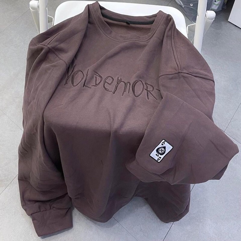 Áo Sweater nỉ tay dài chữ thêu Voldemort unisex (nam nữ mặc được) | BigBuy360 - bigbuy360.vn