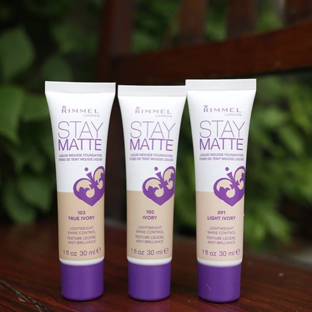 Kem nền Rimmel Stay Matte Liquid Mousse Foundation