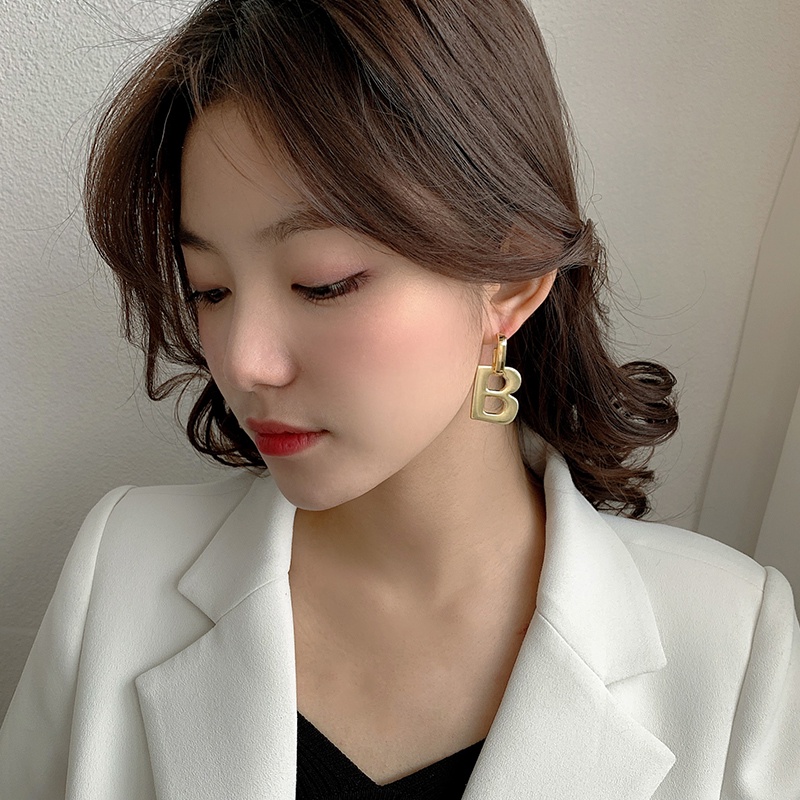 Bông Tai Chữ Đơn Giản Cá Tính