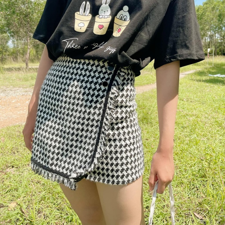 Chân Váy Ngắn Đắp Chéo Phối Nút