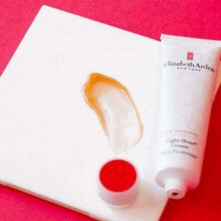 Dưỡng môi Elizabeth Arden