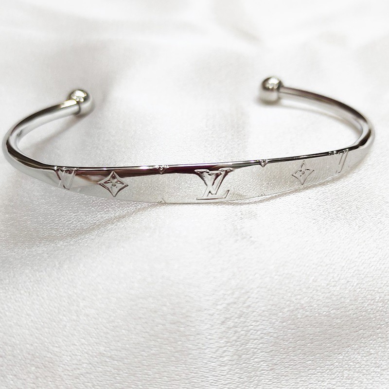 Vòng Tay Cuff Titan Ko Đen TT 3765