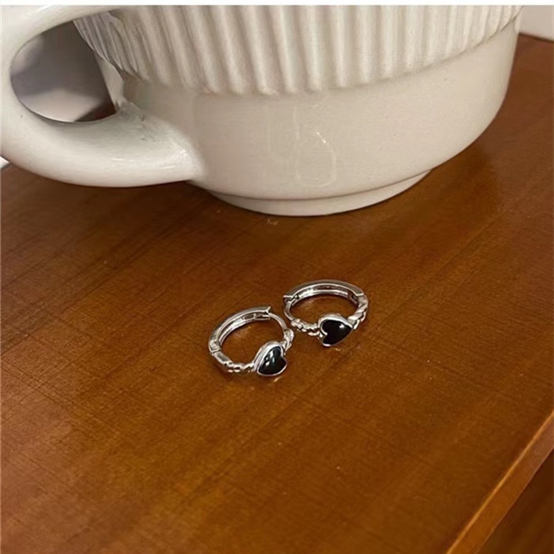 Bông tai hình trái tim màu đen phong cách ins thời thượng