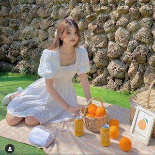Đầm nữ xoè tay bồng cổ vuông phối ren chất gấm xốp sang xịn