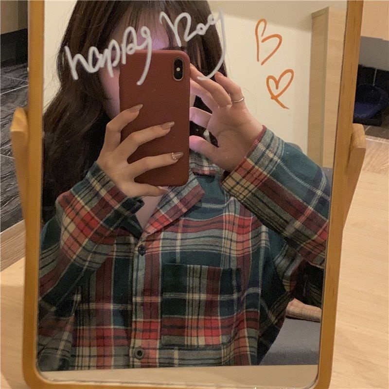 Bộ đồ ngủ tay dài dáng rộng họa tiết kẻ sọc màu đỏ + xanh lá phong cách Hàn Quốc thời trang xuân thu cho nữ | BigBuy360 - bigbuy360.vn