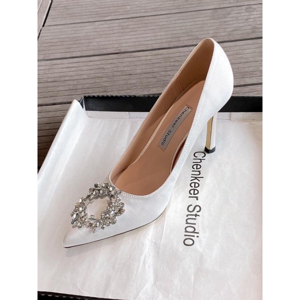 Giày cao gót trắng đá tròn