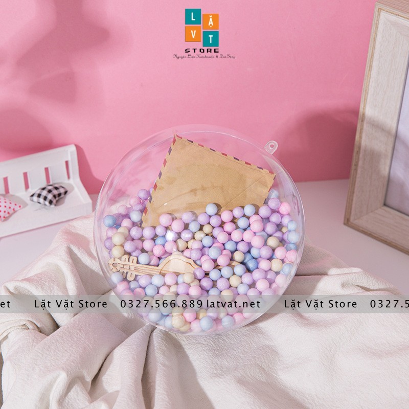 Quả cầu nhựa trong suốt từ 4cm đến 20cm đựng quà lưu niệm, treo với móc khoá để tránh bụi bẩn, trang trí sự kiện