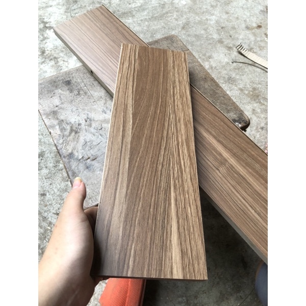 Kệ treo tường giá tại xưởng