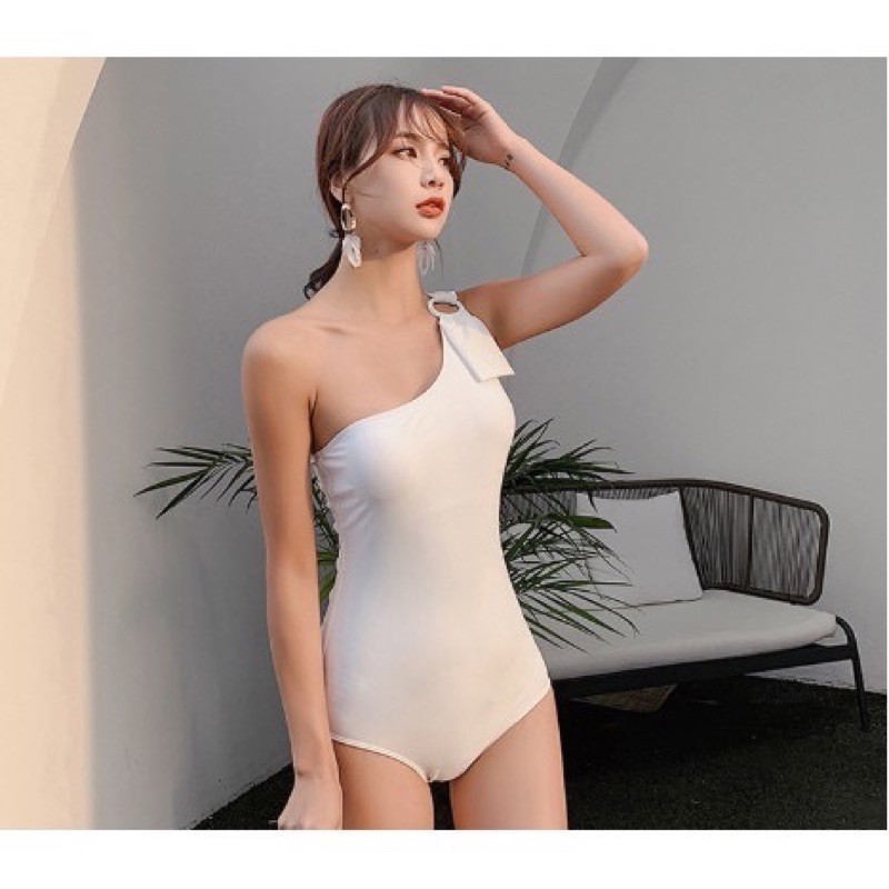 Đồ bơi swim suit 1 mảnh màu trắng lệch vai kiểu hàn quốc | BigBuy360 - bigbuy360.vn