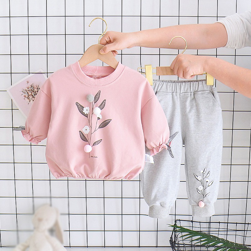 Set áo thun tay dài cổ tròn in họa tiết hoạt hình kèm quần dài phong cách Hàn Quốc cho bé gái