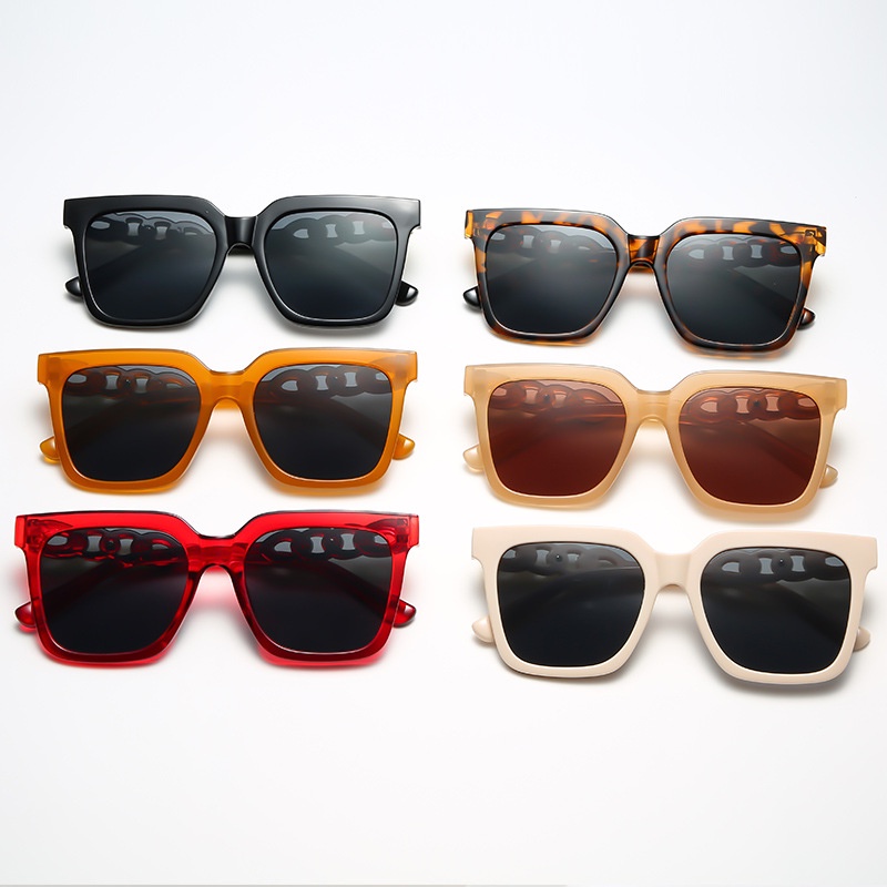 Kính Mát Gọng Vuông Cỡ Lớn Phối Dây Xích Bằng Kim Loại Thời Trang Cổ Điển Cho Nữ