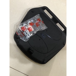 Đế Thùng Givi MP70