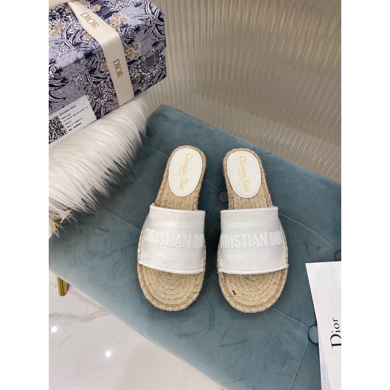 Dép quai ngang đế dệt logo thêu chữ trên quai êm chân dior CD