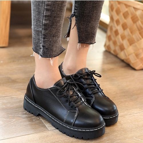Giày boost đen nữ cổ ngắn màu đen phiên bản Anh Quốc thời trang đế 3 cm thích hợp đi chơi đi học