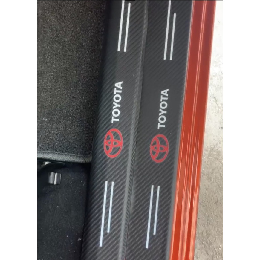 Nẹp Dán Vân Carbon Chống Trầy Xước Bậc Cửa, Bậc Cốp Sau Xe Ô tô - Logo TOYOTA
