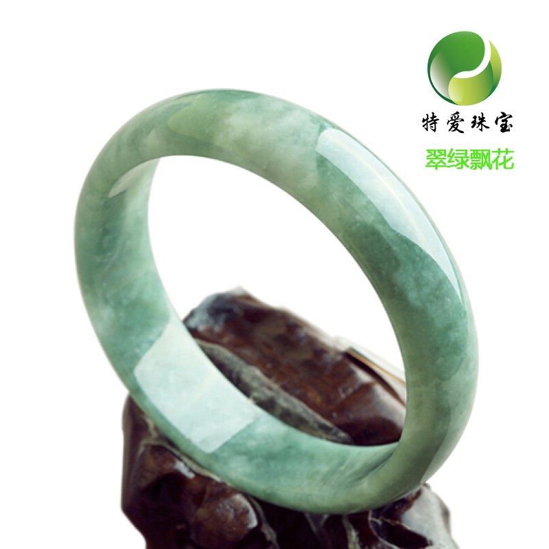 Vòng tay đá ngọc bích tông màu xanh lá thời trang