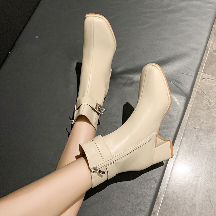 Giày boot mũi vuông duyên dáng dễ phối đồ dành cho nữ | BigBuy360 - bigbuy360.vn