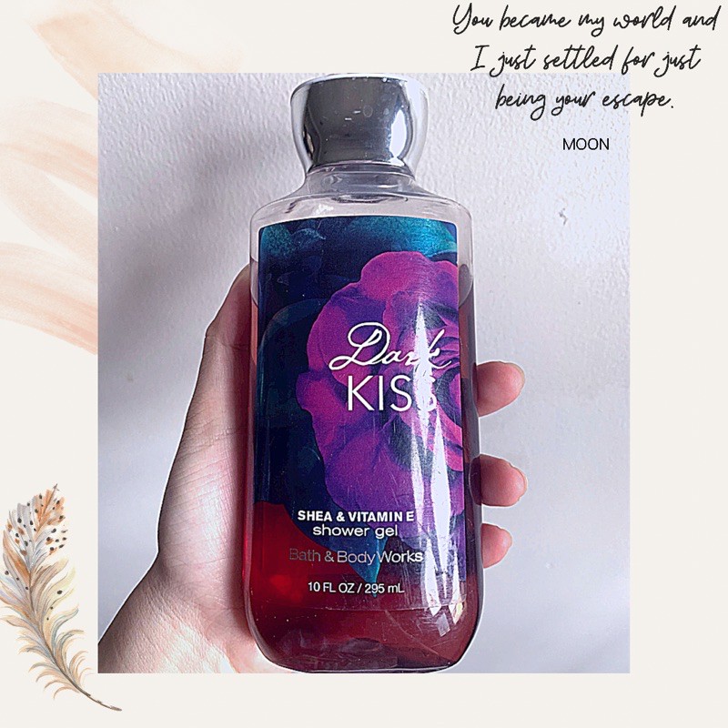 Sữa Tắm BATH & BODY WORK Dark Kiss - Mùi hoa quyến rũ