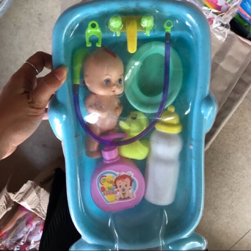 Bộ đồ chơi bồn tắm búp bê cho bé