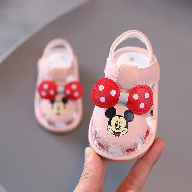 Dép rọ tập đi cho bé - sandal cho bé gái hình chuột mickey siêu dễ thương A-1 có bíp bip