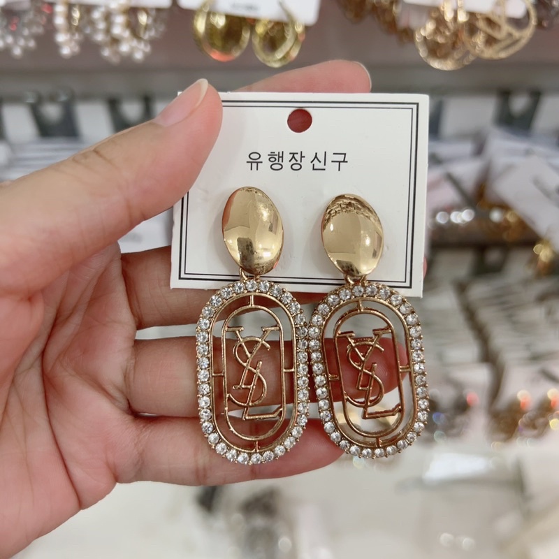 bông tai đính đá hình thoi sang chảnh