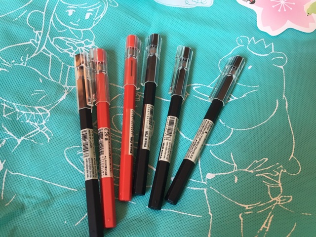 Bút gel Muji Hexagonal 0.25mm