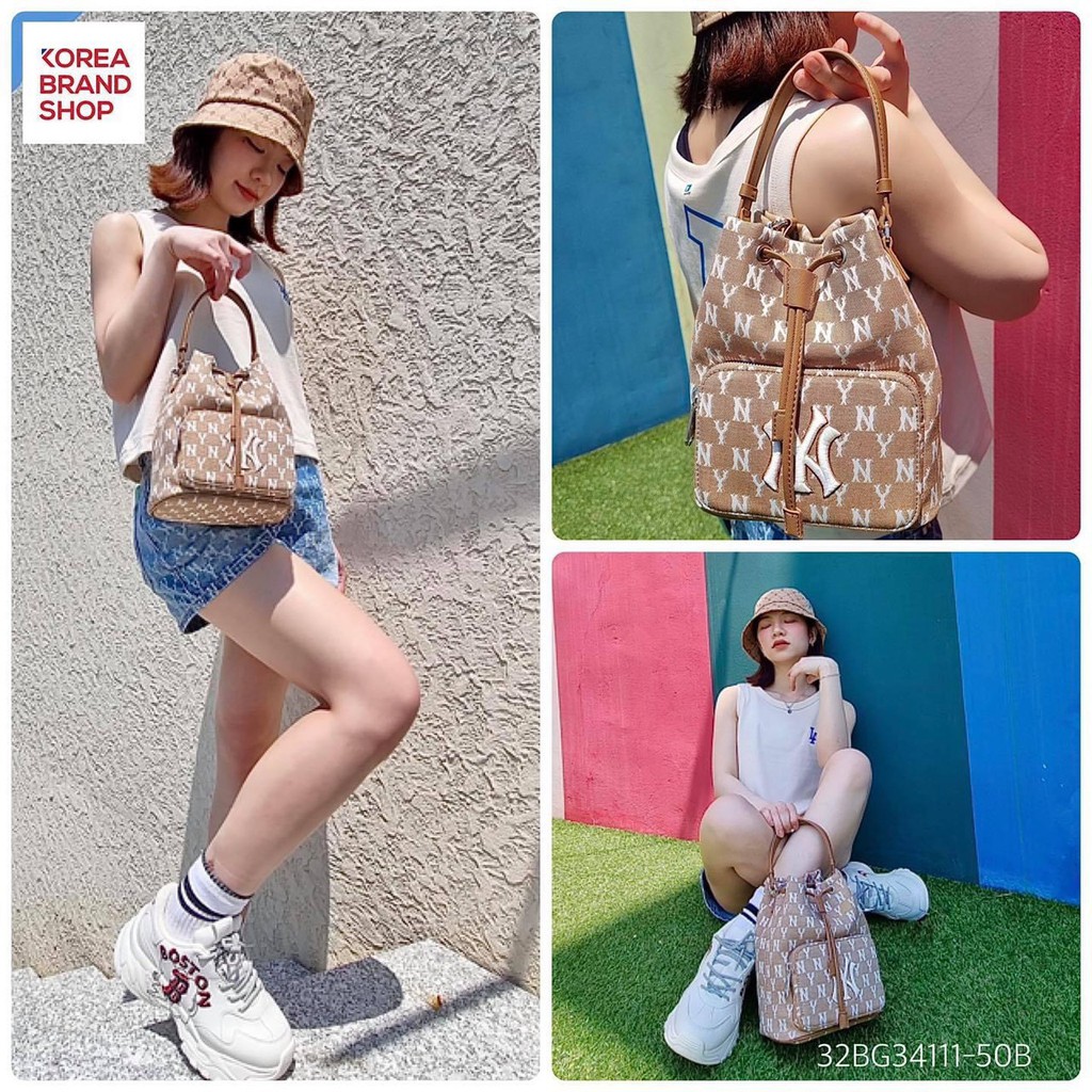 Túi mini Jacquard hoạ tiết Monogram trên nền chất liệu denim. Em về đủ 2 màu Size 18x22cm