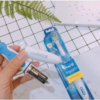 Bàn chải đánh răng điện Oral B