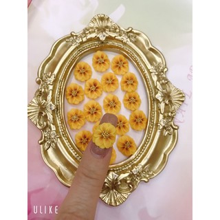 Hoa hướng dương ôm móng hướng dương vàng tết có hoa tay chân trang trí móng tay