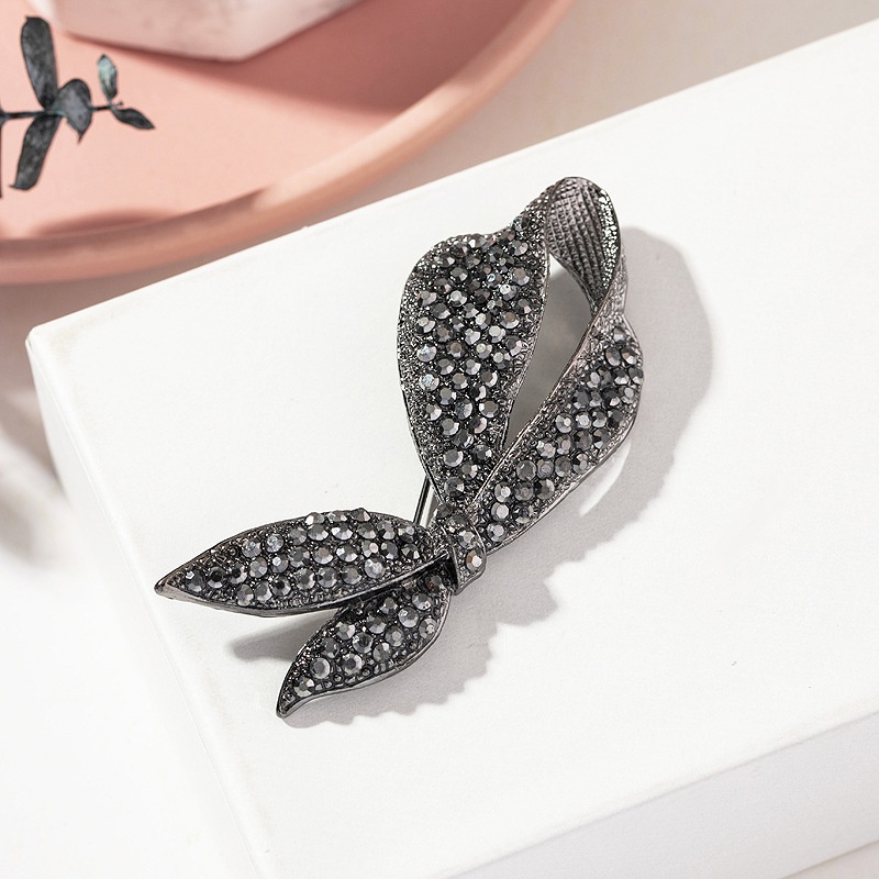 Ghim Cài Áo Hình Súng Đen Đính Ngọc Trai Giả Phong Cách Vintage