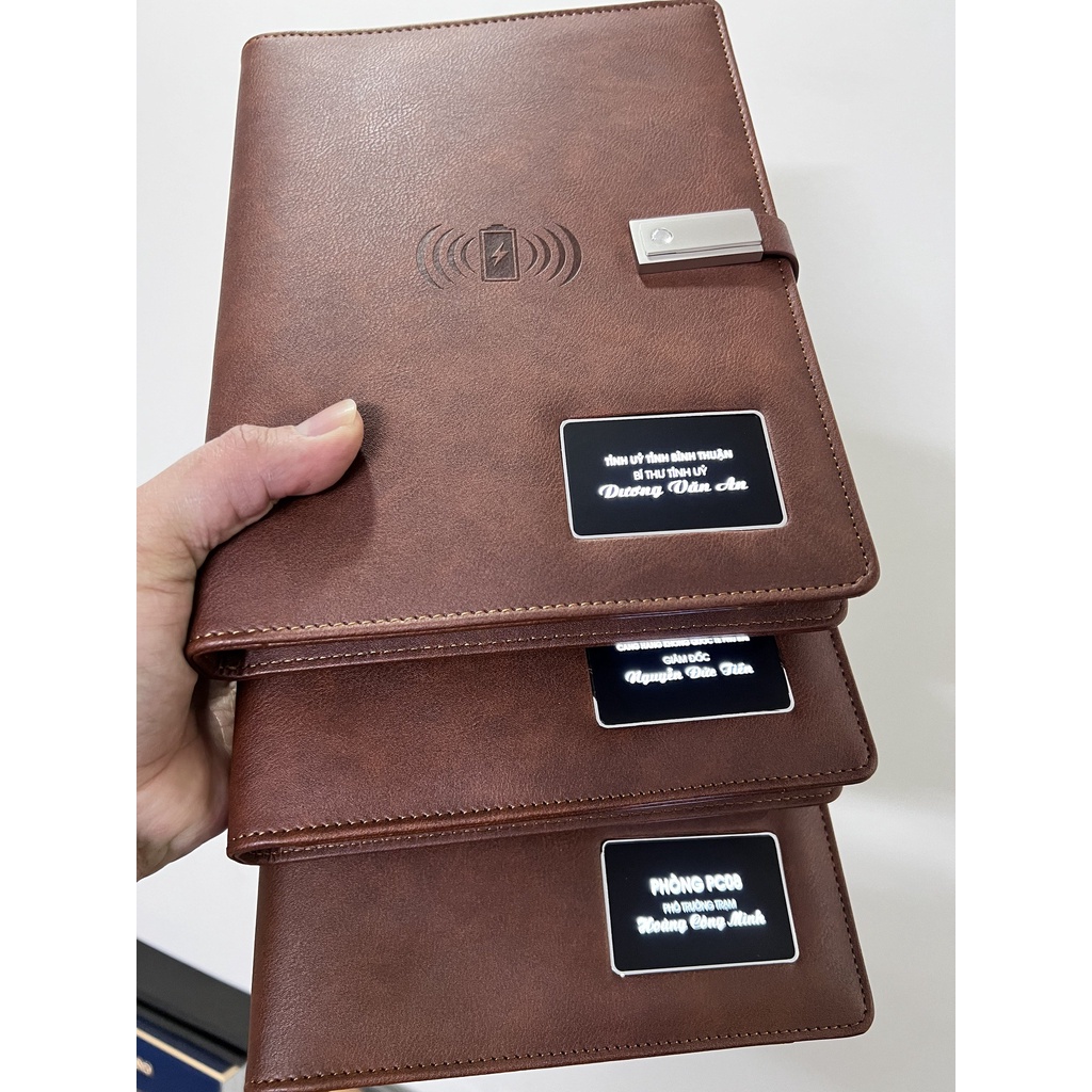 CÓ LED SÁNG TÊN RIÊNG - Sổ sạc đa năng )