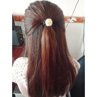 Cột tóc hoa cúc dễ thương