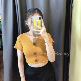 Áo thun gân croptop phối nút lớn( cổ tròn )