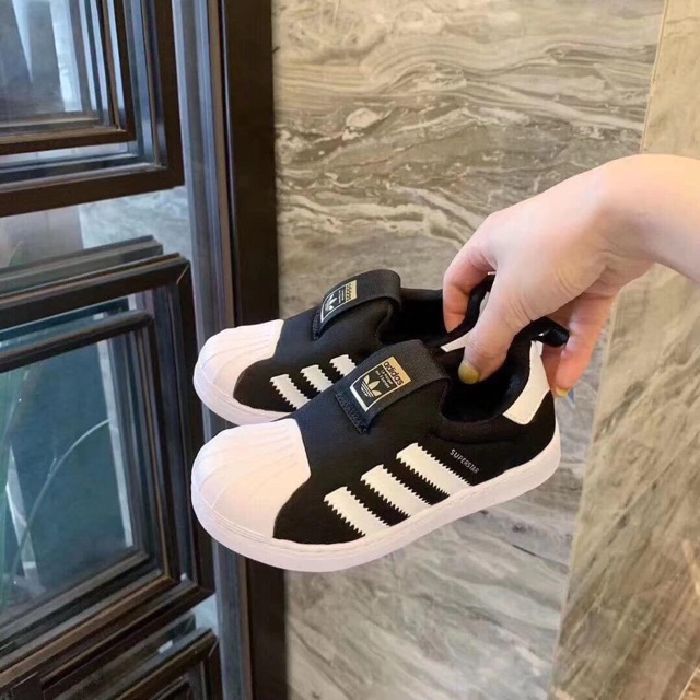 Giày sandal cho bé