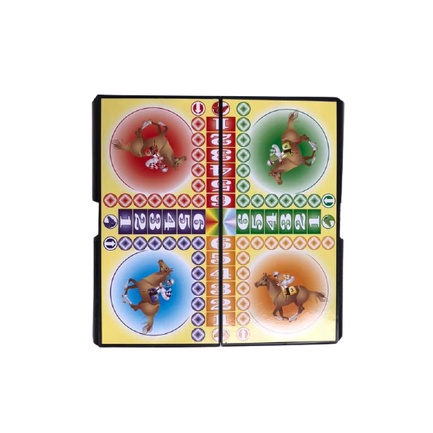 Bàn cờ cá ngựa bằng nhựa của Trung Lê