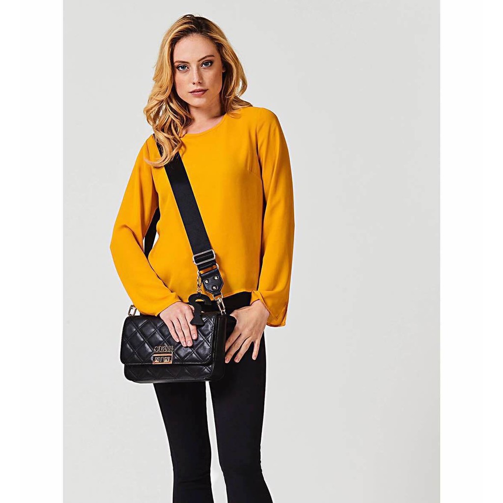 TÚI XÁCH GUESS CHẦN KHOÁ VUÔNG