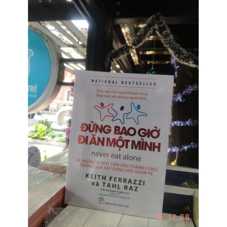 Sách - Đừng bao giờ đi ăn một mình - NXB Trẻ