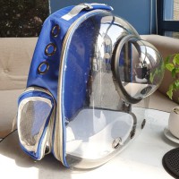 Balo phi hành gia trong suốt