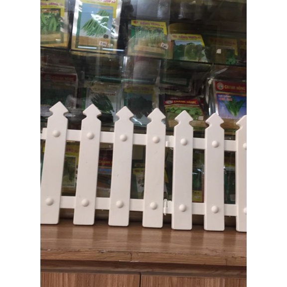 Hàng rào nhựa to cao 28 cm .rộng 24 cm
