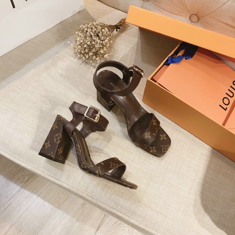 SANDAL BẢN NGANG L•V GÓT VUÔNG 7P
