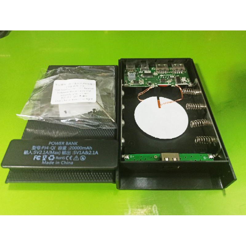 Box sạc dự phòng không dây 3 cổng vào có support không pin
