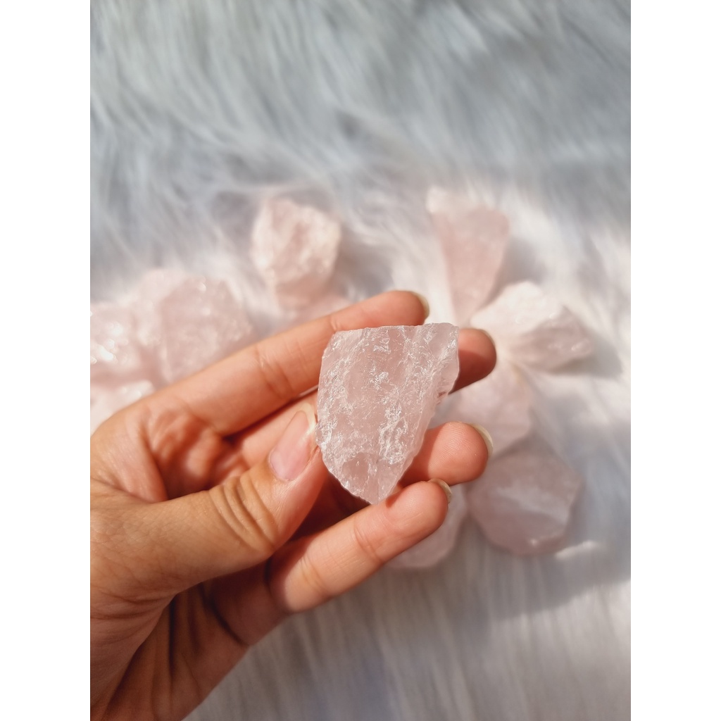 Thạch anh Hồng thô (Rose Quartz) tự nhiên, đá thanh tẩy trong Tarot, Reiki, thiền định, đá phong thủy