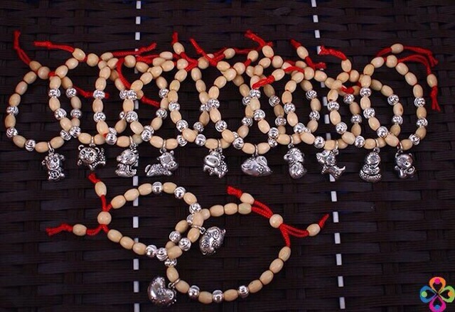 Vòng dâu tằm cho bé.