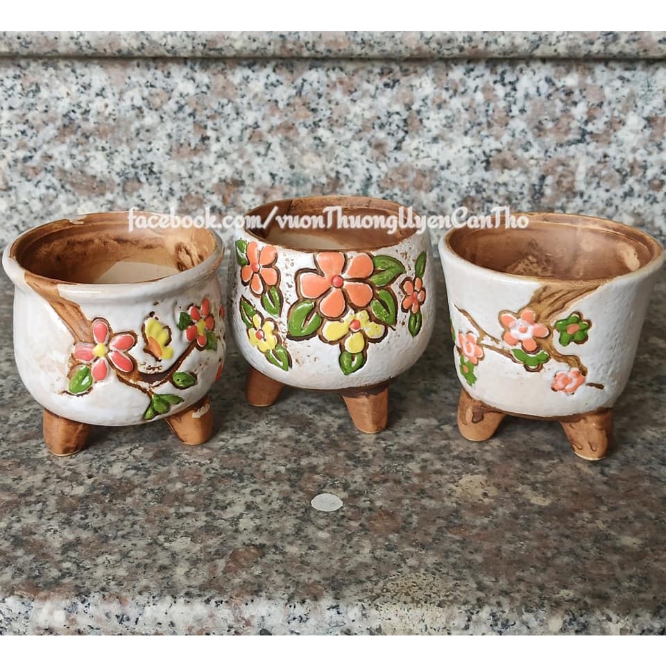 Chậu nung tráng men 3 chân cao khắc hoa mùa xuân trồng sen đá xương rồng