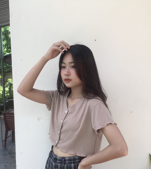 Áo croptop cúc dọc