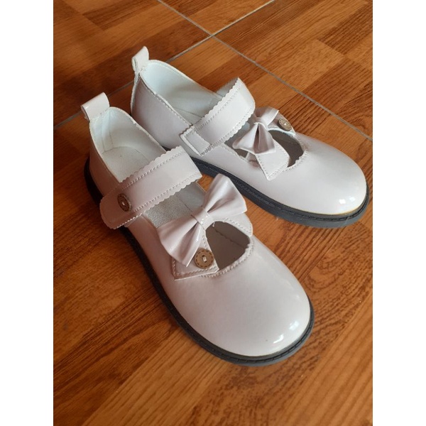 Giày búp bê nữ màu trắng gắn nơ