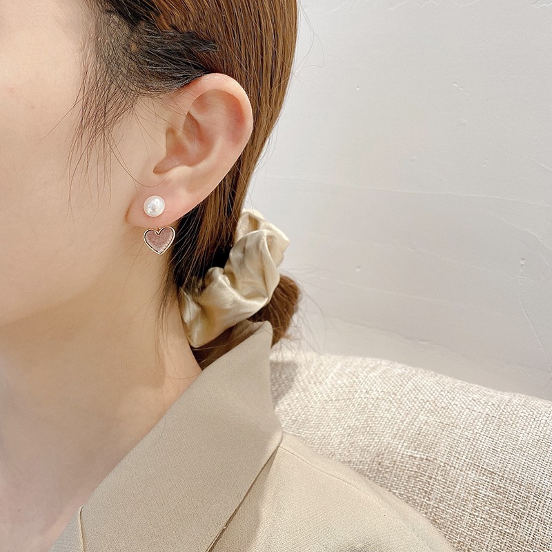 Bông tai trái tim nhẹ nhàng, đơn giàn phù hợp đi chơi, đi làm, đi tiệc cho các bạn gái