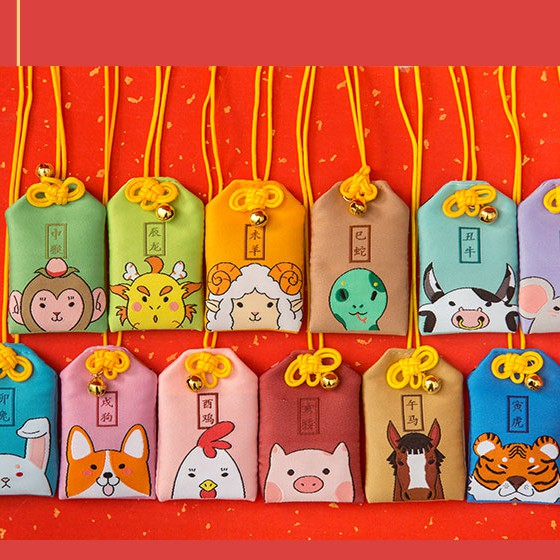 Túi Phước May Mắn Omamori 12 Con Giáp Bọc Vỏ Silicon tặng Đá Ngũ Sắc